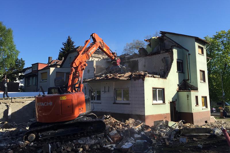 Der Abriss auf dem Grundstück unseres neuesten Projektes in Sprendlingen beginnt